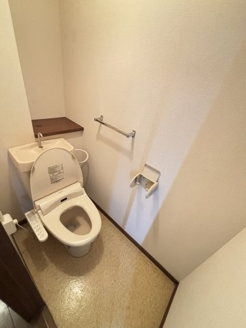 サンヒルズ江良Bのトイレ|シンプルで使いやすいトイレです