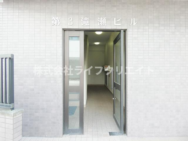 第3滝瀬ビルのエントランス