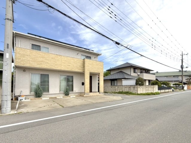 【中古戸建】伊勢崎市山王町の外観|■外観｜土日のご見学はもちろん、平日・夜間のご案内も大歓迎です♪「今から見たい」や「仕事終わりに見たい」にもご対応できますのでお気軽にお問い合わせください♪