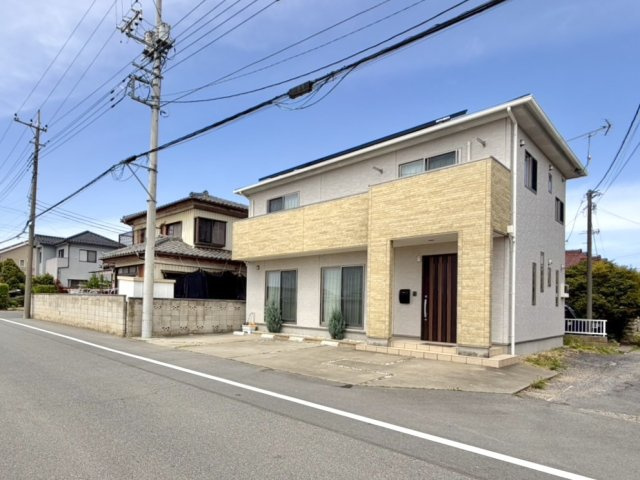 【中古戸建】伊勢崎市山王町の外観|■外観｜ここから始まる「日常」はご家族にとってかけがえのない時間となります。少しでも豊かに、快適に。