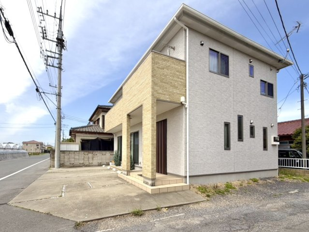 【中古戸建】伊勢崎市山王町の外観|■外観｜特徴のある個性的な住まいと美しい街並み、そして住みやすい環境を、ぜひ現地でご覧になりませんか。お気軽にお問合せください(^^)  