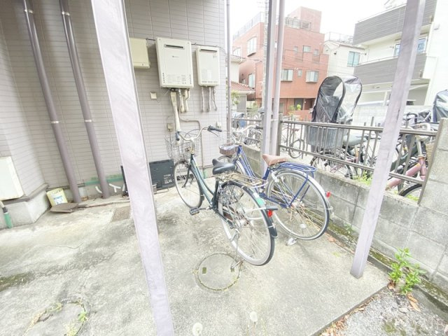 サニーハイツのその他共用部分|駐輪スペースあり。