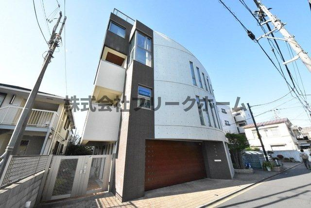武蔵野市吉祥寺本町２丁目の賃貸マンションのエントランス