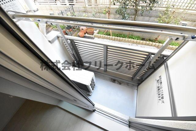 武蔵野市吉祥寺本町２丁目の賃貸マンションのバルコニー