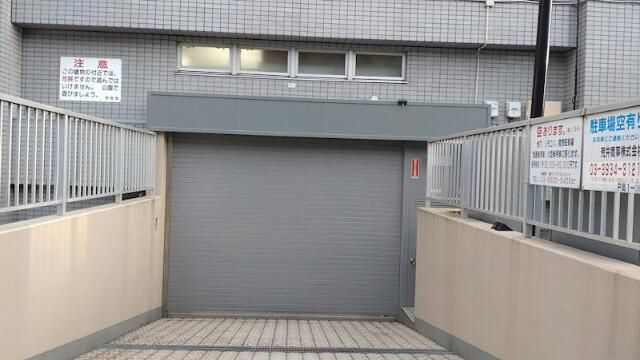ローヤル高穂の駐車場