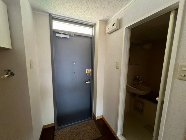 レオパレスアトリオの玄関