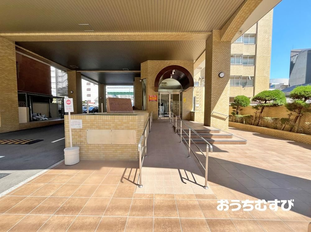 東区_星和泉コーポラスの玄関
