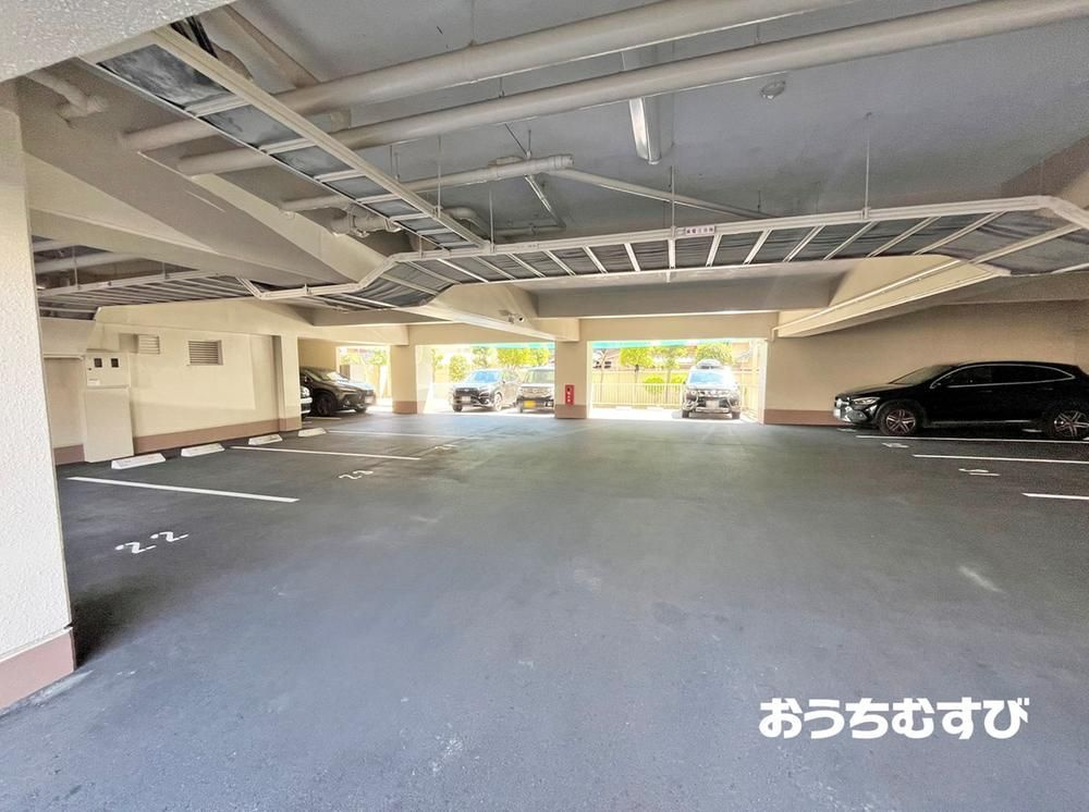 東区_星和泉コーポラスの駐車場