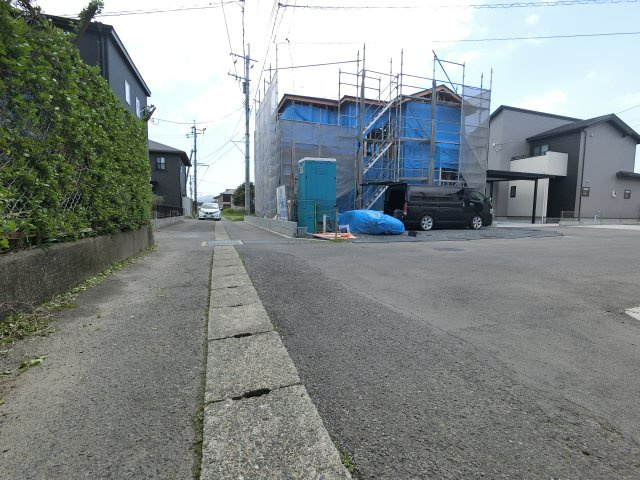 唐津市中原3期 5号棟の前面道路含む現地写真