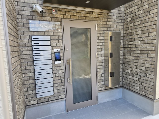 Grace下六万寺町のエントランス