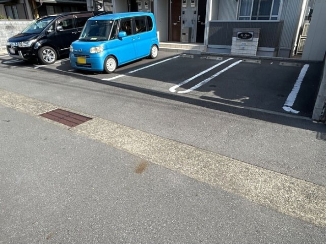 ル　リヤンの駐車場