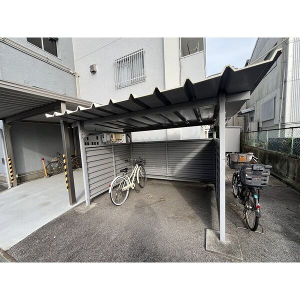 コトブキ第一ビルの駐車場
