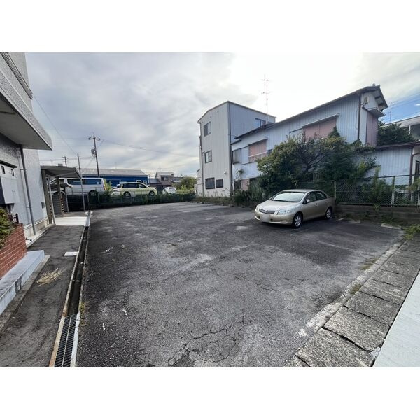コトブキ第一ビルの駐車場