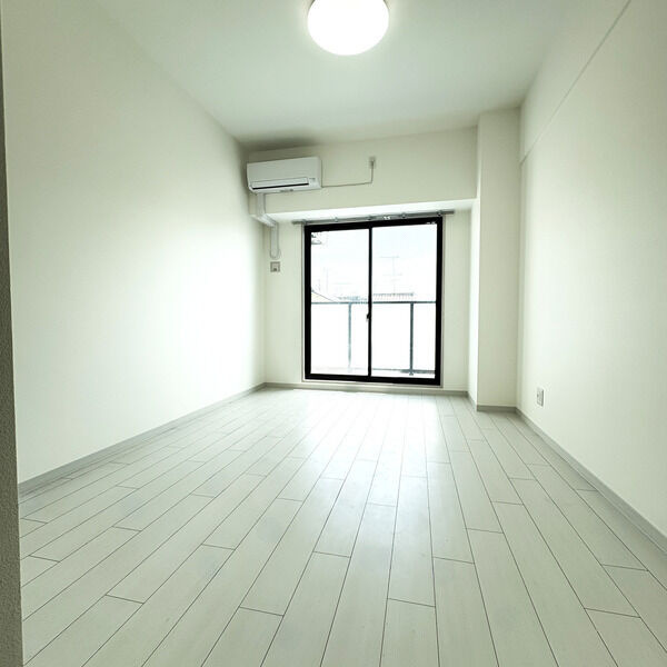 THE RESIDENCE SAKURAYAMA WESTの居間・リビング