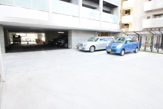 グランドゥーエ永和駅前の駐車場