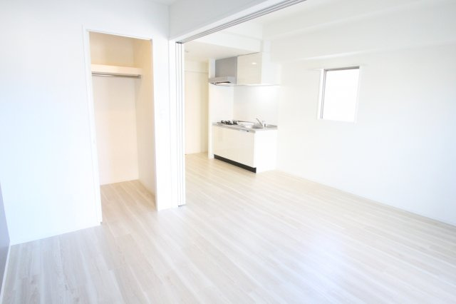 グランドゥーエ永和駅前の洋室