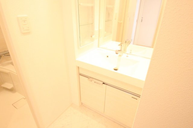 グランドゥーエ永和駅前の独立洗面台