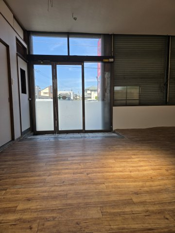 五香一丁目住居付き店舗事務所の内装|1階店舗部分