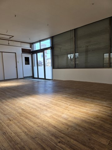 五香一丁目住居付き店舗事務所の内装|1階店舗部分