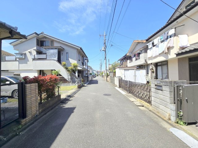 武蔵村山市大南3丁目　平成28年築オール電化注文建築　の前面道路含む現地写真