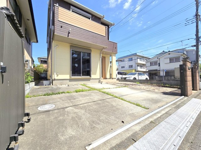 武蔵村山市大南3丁目　平成28年築オール電化注文建築　の駐車場