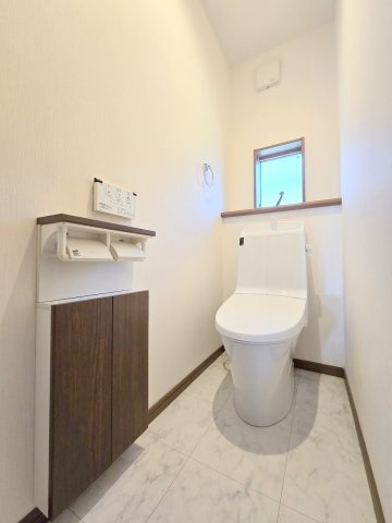 武蔵村山市大南3丁目　平成28年築オール電化注文建築　のトイレ