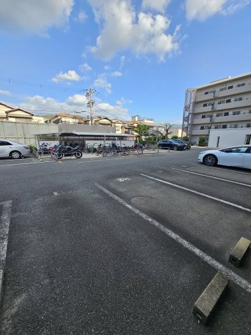 若草ハイツAの駐車場
