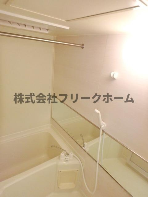 三鷹市下連雀８丁目の賃貸マンションの浴室