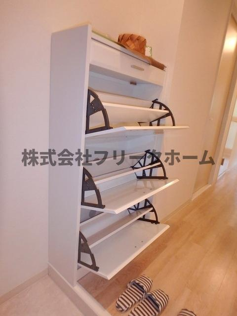 三鷹市下連雀８丁目の賃貸マンションの収納