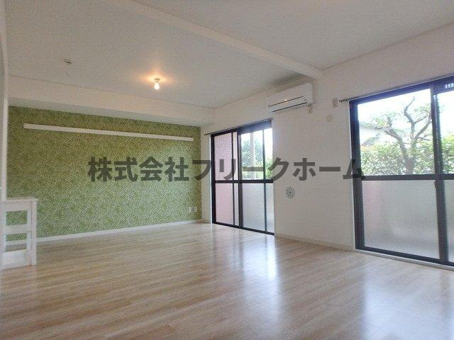三鷹市下連雀８丁目の賃貸マンションの居間・リビング