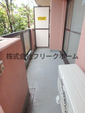 三鷹市下連雀８丁目の賃貸マンションのバルコニー
