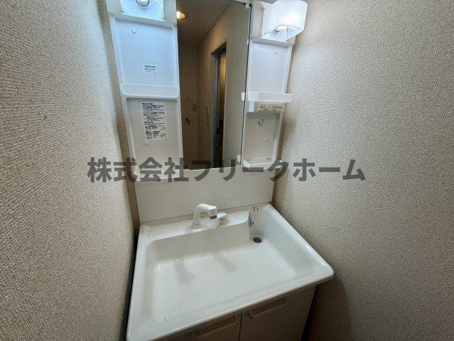 三鷹市下連雀８丁目の賃貸マンションの洗面所