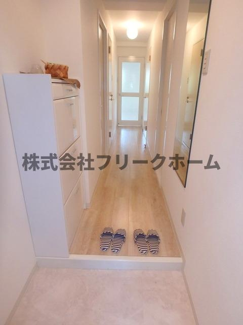 三鷹市下連雀８丁目の賃貸マンションの玄関