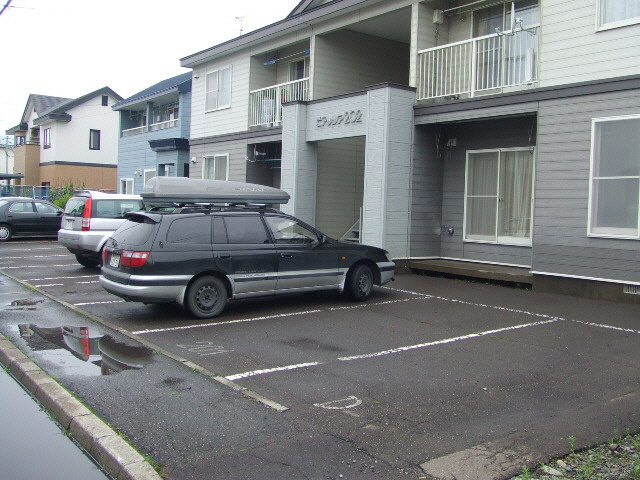 ピアッツァ202の駐車場