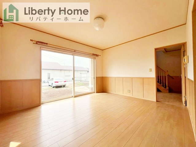 古河市諸川　中古戸建の居間・リビング