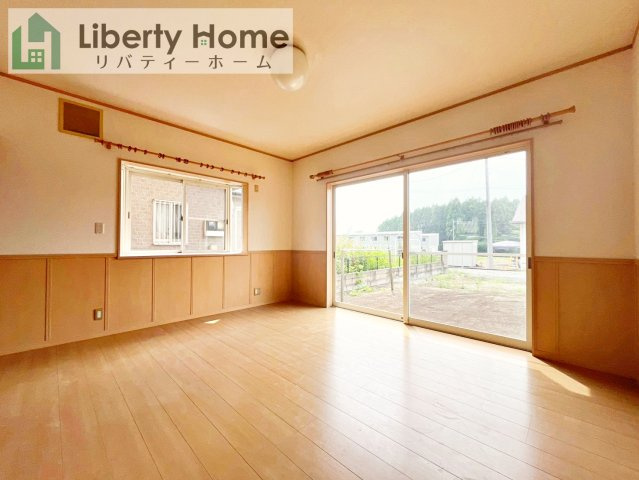 古河市諸川　中古戸建の居間・リビング