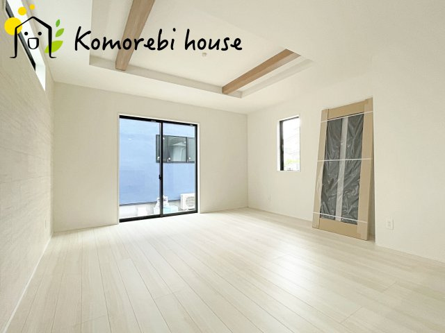 桶川市下日出谷16期　新築一戸建て　グラファーレ　01の居間・リビング|26.5.1撮影済み