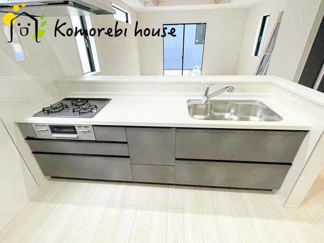 桶川市下日出谷16期　新築一戸建て　グラファーレ　01のキッチン|26.5.1撮影済み