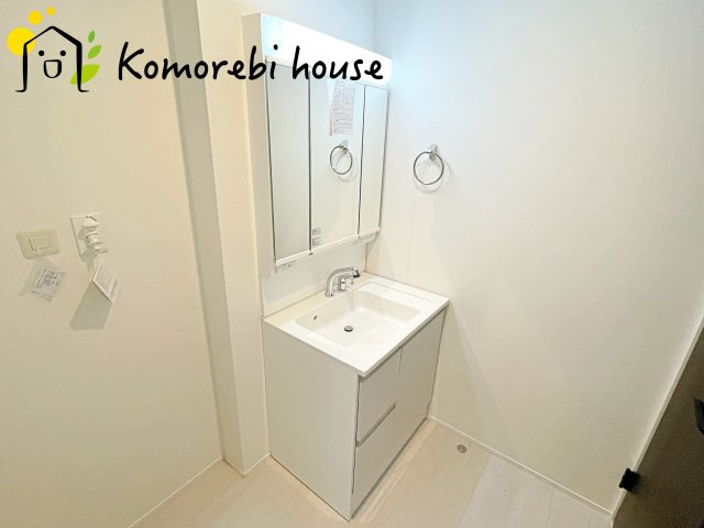 桶川市下日出谷16期　新築一戸建て　グラファーレ　01の独立洗面台|26.5.1撮影済み