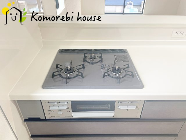 桶川市下日出谷16期　新築一戸建て　グラファーレ　01のキッチン|26.5.1撮影済み