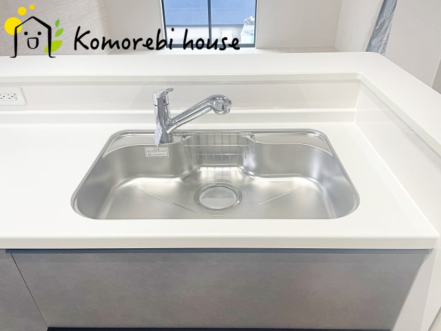 桶川市下日出谷16期　新築一戸建て　グラファーレ　01のキッチン|26.5.1撮影済み