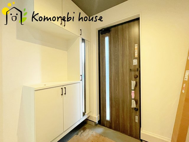 桶川市下日出谷16期　新築一戸建て　グラファーレ　01の玄関|26.5.1撮影済み