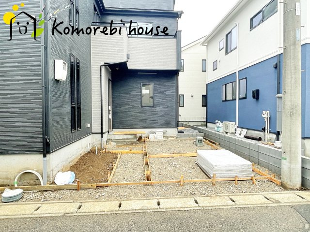 桶川市下日出谷16期　新築一戸建て　グラファーレ　01の駐車場|26.5.1撮影済み
