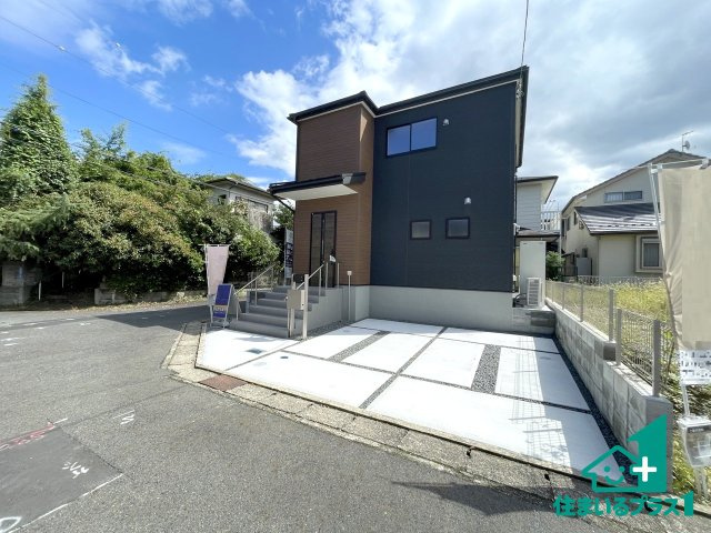 ★26(土)27(日)現地見学可能！★草津市西矢倉　限定1邸の前面道路含む現地写真|周辺は閑静な住宅街！前面道路広々で車の出し入れも便利です。駐車が苦手な方でも安心して車庫入れできます！