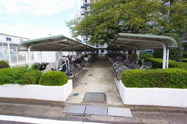 ライフペリエ三郷の駐輪場|駐輪場です
