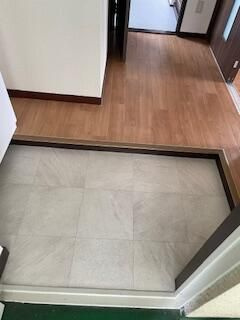 江上マンションの玄関