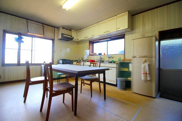 ■□淀江町今津戸建□■のキッチン|リビングダイニング10帖になります。とてもきれいに手入れされています。