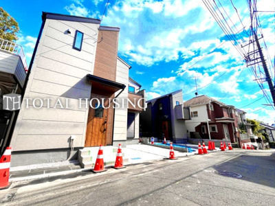 【前面道路含む現地写真】 | 調布市柴崎2丁目　新築戸建　全3棟