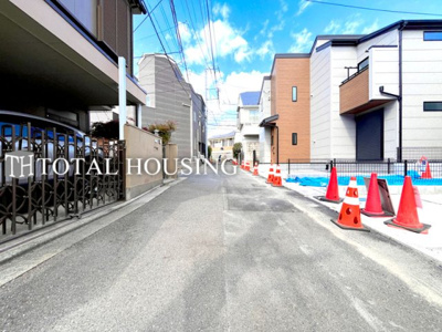 【前面道路含む現地写真】 | 調布市柴崎2丁目　新築戸建　全3棟