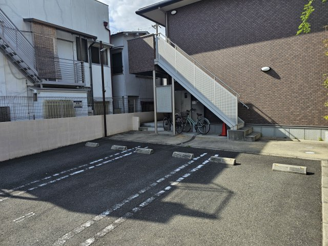 KINZY COURT Ⅱの駐車場